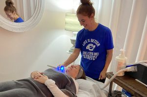 patient receiving cryoskin treatment at CryoStretch in Knoxville