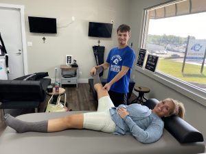 CryoStretch Blount employee performing assisted stretch for customer